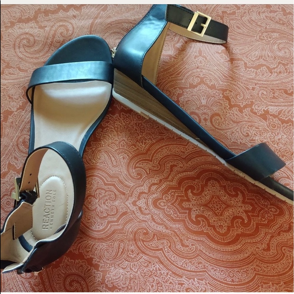3 pairs of Kenneth Cole reaction sandals